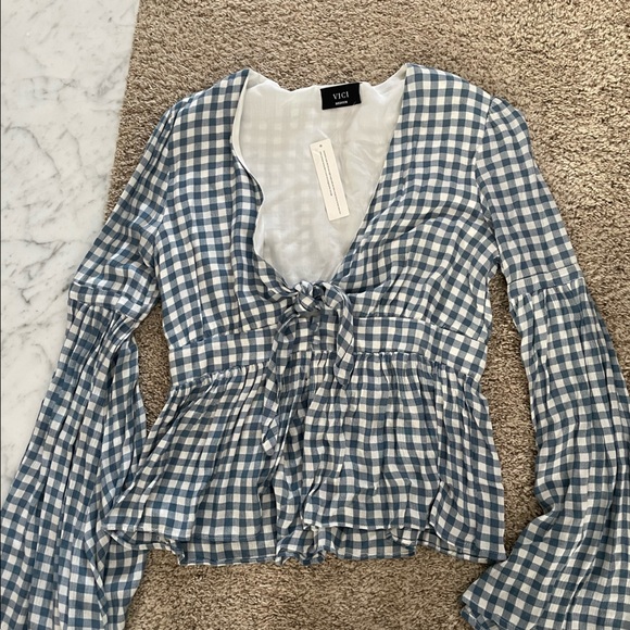 Never worn, front tie summer shirt with bell sleeves - Picture 1 of 5